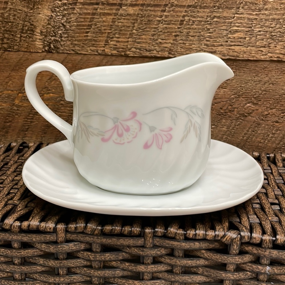 Corning Gravy Boat with Serving Dish Set VINTAGE